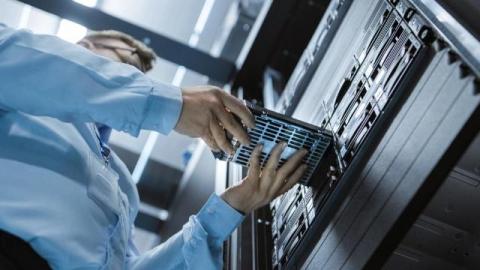 Dedicated vs VPS: Which One Actually Wins?