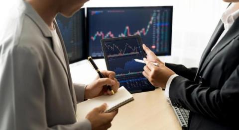 Passive Income Meets Predictive Tech: Where Investing and AI Collide