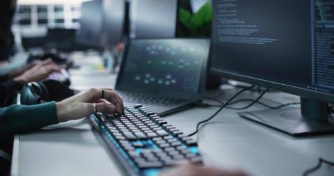 How to Use a VPS for Forex Trading Without Losing Control