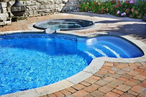 Pool Design Ideas That Blend Modern and Traditional Elements